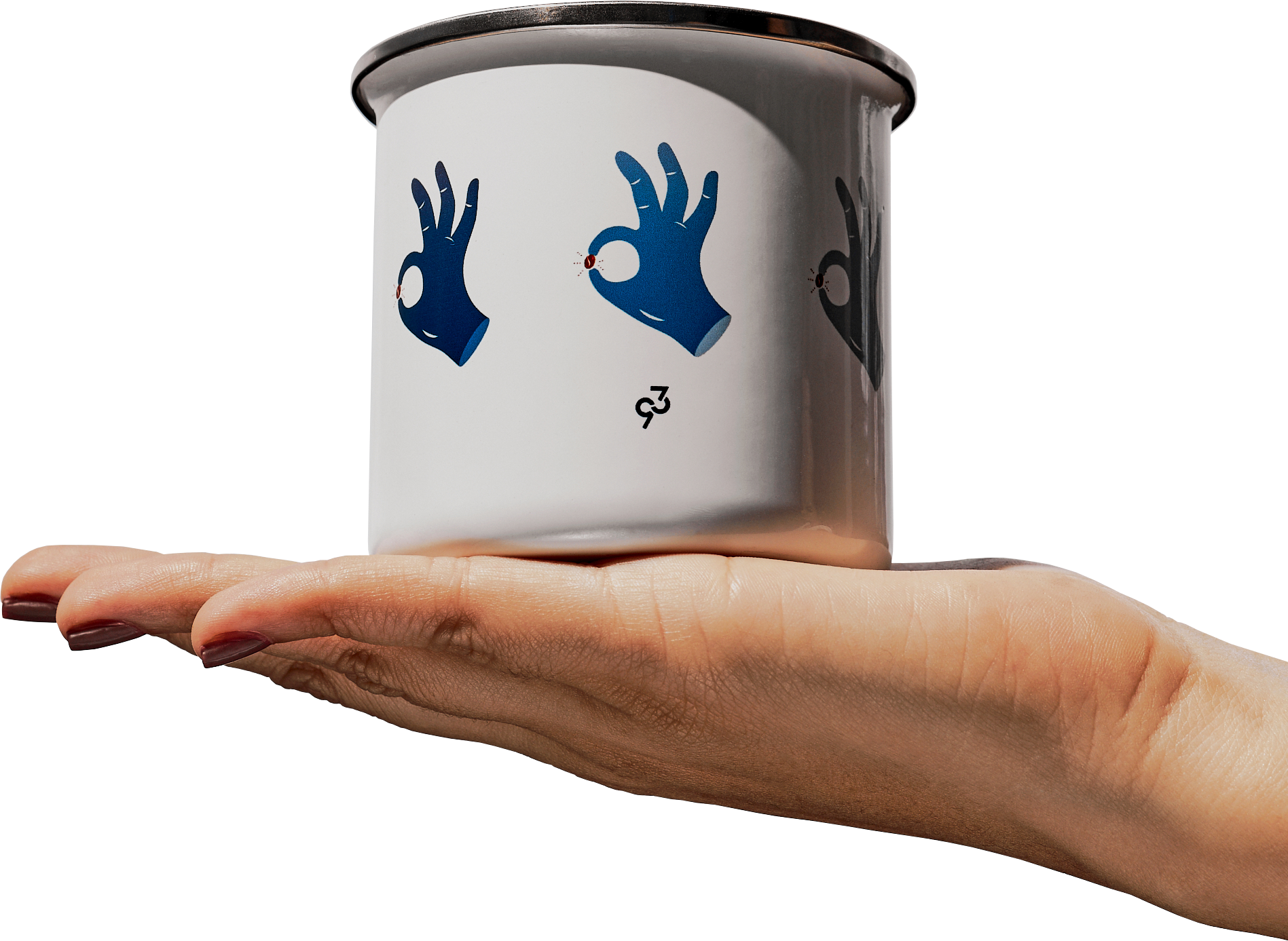 Mano levantando una taza de café 93